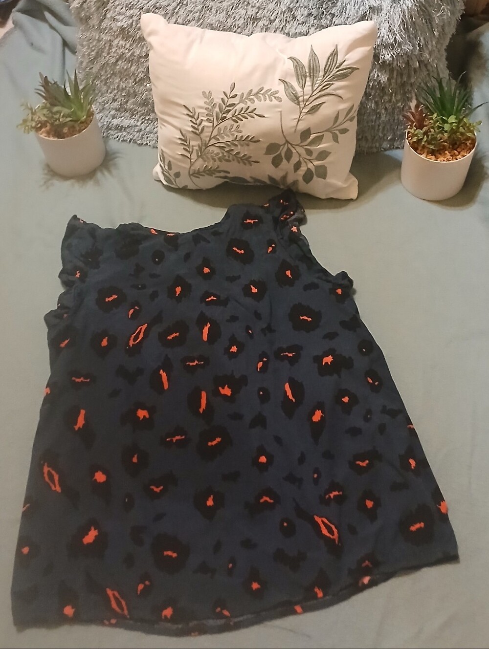 SHEIN Navy Blue Ruffle Sleeve Leopard Print Tank Top with Pink Accents